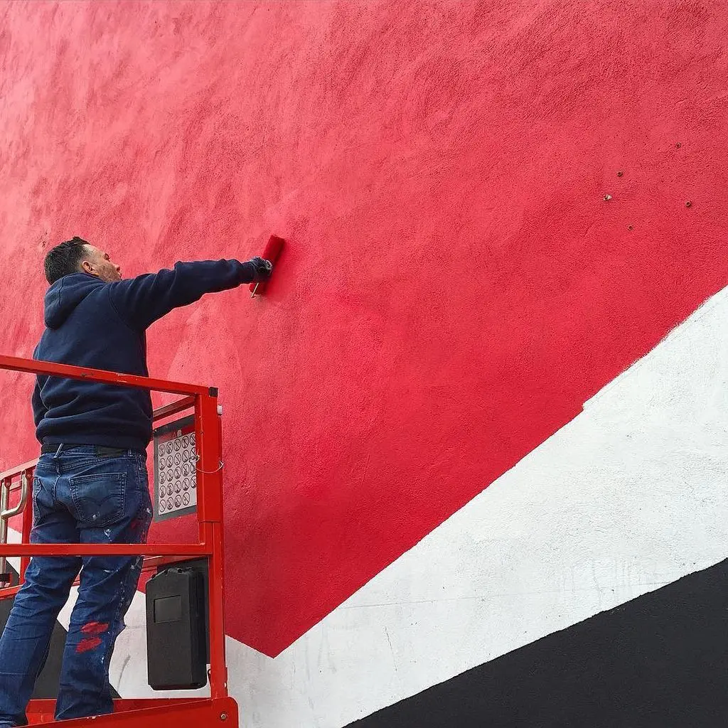Star-boom-in-use-by-painters