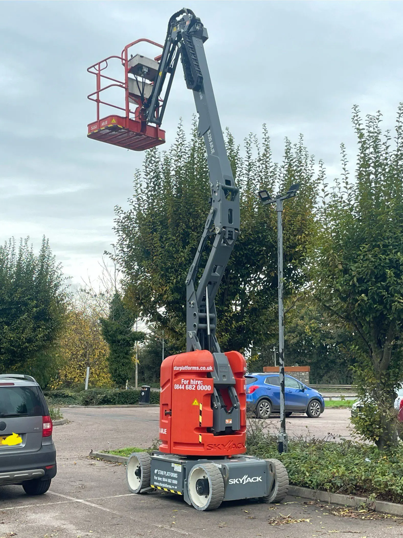 Skyjack SJ30 ARJE Electric Articulating Boom Lift - Image 3