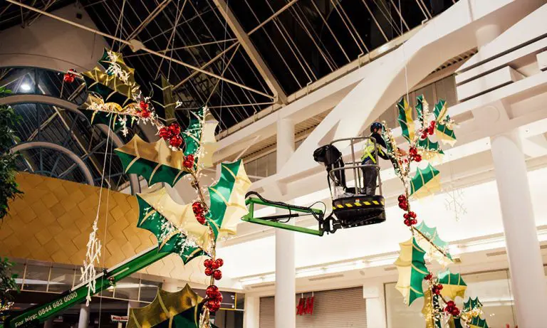 Star Platforms Bring a Merry Christmas to Merry Hill