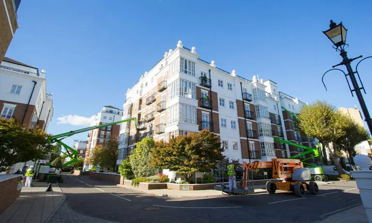 Star Platforms Provide Six Hybrid Articulated Boom Lifts for Residential Refurbishment Project