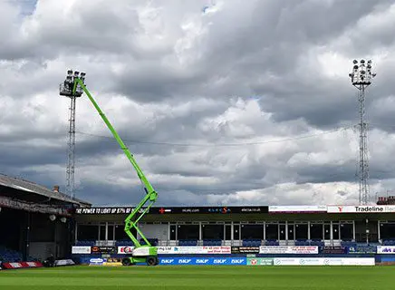 Luton-Town-Football-Club-LTFC-Niftylift-HR28D-436×320